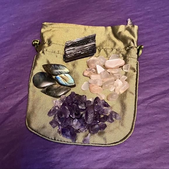 Pouch of Protection - Picture 6 of 9